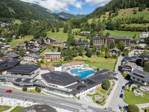 an aerial view of a resort in the mountains at Gästehaus Schusser an der Therme, Frühstück, Doppelzimmer und Ferienwohnung in Bad Kleinkirchheim