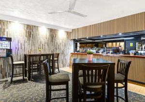 a restaurant with tables and chairs and a bar at Sandy Lodge Hotel Newquay in Newquay +117 photos