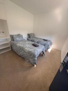 a room with two beds and a tv in it at Cunninghame 3 in Beith