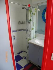 a bathroom with a shower and a sink at Studio Face Mer in Quend-Plage