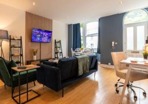 a living room with a couch and a table at Spacious 3 bed, Parking, Long stays welcome, Relocators, Families, Contractors in Knaresborough