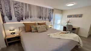 a bedroom with a large bed with pillows at LAS QUINTAS DE BRICIA 6-B in Posada de Llanes