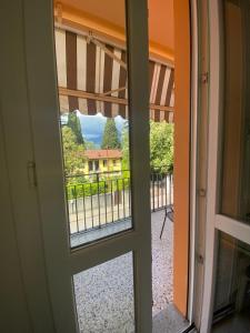 an open door with a view of a yard at Hotel Beretta in Perledo