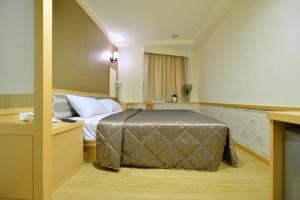 Postel nebo postele na pokoji v ubytování Ing Wang Hotel
