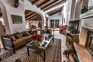 a living room with a couch and a fireplace at Finca Villa Juan in Ribera del Fresno