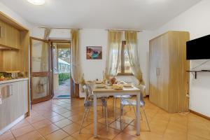 a kitchen and dining room with a table and chairs at Residence La Perla with Shared Pool in Monte Isola