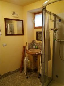 a bathroom with a sink and a shower at Il Vicolo in Cagli