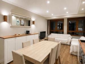 a living room with a table and a couch at Biescas Suites in Biescas