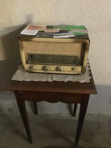 a toaster oven sitting on top of a table at La poésie de l'instant in Bétête
