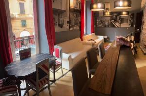 suite loft devotion tesisinde bir oturma alanı