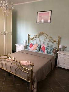 a bedroom with a bed with colorful pillows at Il Vicolo in Buti