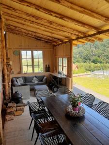 a living room with a wooden table and chairs at het appeltje in Waldeck