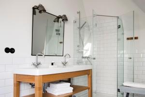 a bathroom with a sink and a shower at Ostseehof-Kernhof in Pommerby +15 photos
