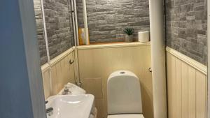 a small bathroom with a toilet and a sink at Charmig lägenhet nära Smögenbryggan in Smögen