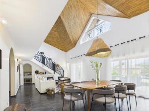 a dining room with a table and chairs at Villa Épuré Tribale in Darou Rhamane
