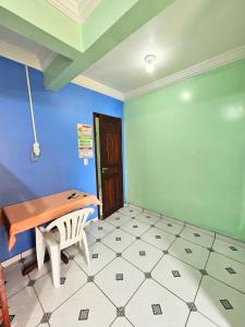 a dining room with a table and a blue wall at Hotel Marajoara Breves in Breves