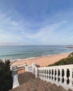 a view of a beach with a white fence and the ocean at Ocean Corner Dúplex Empul in Los Caños de Meca