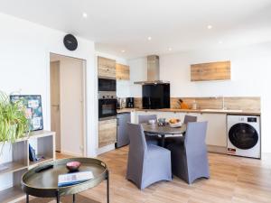a kitchen and dining room with a table and chairs at Gites Au Point De Vue in Perros-Guirec