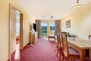 a living room with a dining room table and a room with a dining room at Superior Apt mit Seeblick K2 002 in Spalt