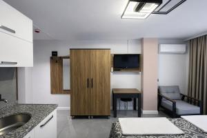 a room with a sink and a cabinet with a desk at D'Premium in Edirne