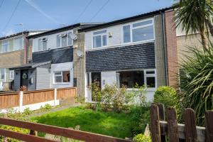 an exterior view of a home with a fence at Spacious 3 Bedroom House in Ashton-under-Lyne by Eason Stays with Free Parking and Courtyard View in Stalybridge