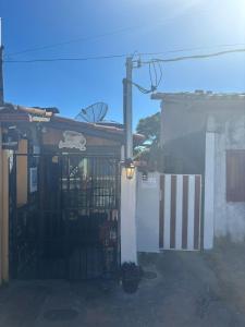 a building with a gate in front of it at Chalé Aconchego da Paz - Chalé 2 in Lavras Novas
