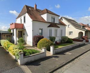 a house on a street with bushes at Pension Highway - Bünde Vincke Straße 11 in Bünde