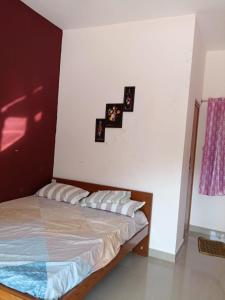 a bedroom with a bed in a room at New Mountain Resort in Nāmakkal
