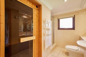 a bathroom with a sink and a toilet and a window at Host & Stay - Beech Lodge in Belton