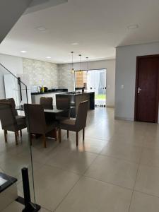 a dining room and kitchen with a table and chairs at Sobrado amplo com churrasqueira in Rio Verde +9 photos