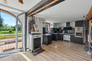 Gallery image of Château Fourclins Domaine privatif 16 personnes Parc & Bassin naturel Proche Toulouse in Merville