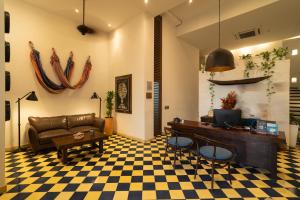 a living room with a couch and a desk at Sophia Hotel By OxoHotel in Cartagena de Indias