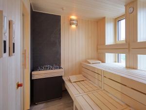 a sauna with a fire place in the corner of the room at Bretterbude Büsum in Büsum