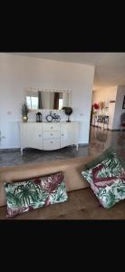 two pillows on a bench in a living room at Villa Belle-Vue in Tabarka