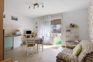 a kitchen and a living room with a table and a kitchen and a living room at Gîte La Salamandre in Mosnes