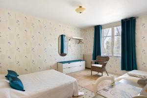 a bedroom with a bed and a desk with a mirror at Gîte La Salamandre in Mosnes