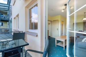 a balcony with a table and a dining room at Apartment mit Gartenblick K1 106 in Spalt