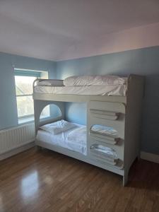 a bunk bed in a room with a bunk bed at Hacketts Bar And Accommodation in Kilkenny