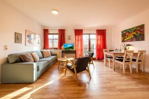 a living room with a couch and a table at Windrose 08 in Ahrenshoop