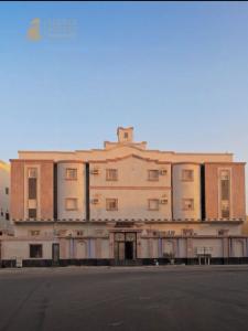 a large building on the side of a street at أجنحة لوسيل 3 Lucille Suites in Jeddah