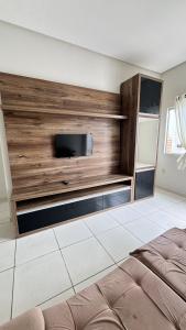 a room with a flat screen tv on a wall at Casa jatobá in Petrolina