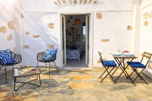a patio with chairs and a table and a table at Apartment Estrella Nina in La Ampuyenta +37 photos