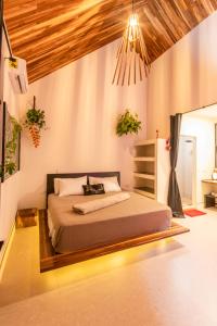 a bedroom with a bed in a room at Con Amor Caribe - New 240 sqm Villa & Private Pool in Puerto Viejo