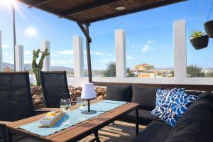 a living room with a couch and a table with wine glasses at Apartment Estrella Nina in La Ampuyenta
