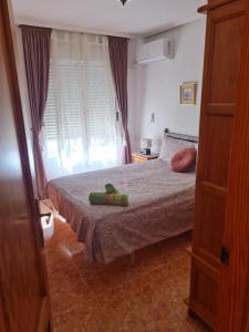 a bedroom with a bed and a window at Casa Ingrid in San Fulgencio