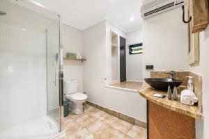 a bathroom with a sink and a toilet at The Bamboo Base at Buderim in Buderim +21 photos