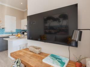 a kitchen with a couch and a table in a room at Alwil Apartment 11 in Struisbaai