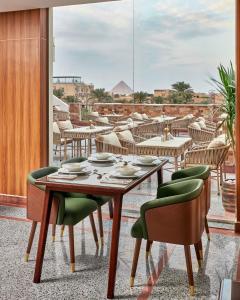a dining room with a table and chairs at Palmeras Pyramids Hotel in Cairo