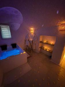 a room with a tub with a table and a window at Le temple d'Aphrodite, Appartement avec SPA in Vienne