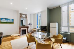 a living room with a table and chairs at Trois Clés Apartment 2 - 2 bed in Eymet